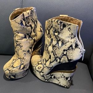 Michael Antonio Studio snakeskin boots, size 8